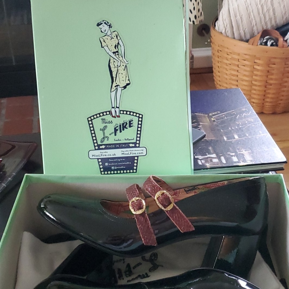 Miss L-Fire patent leather pumps